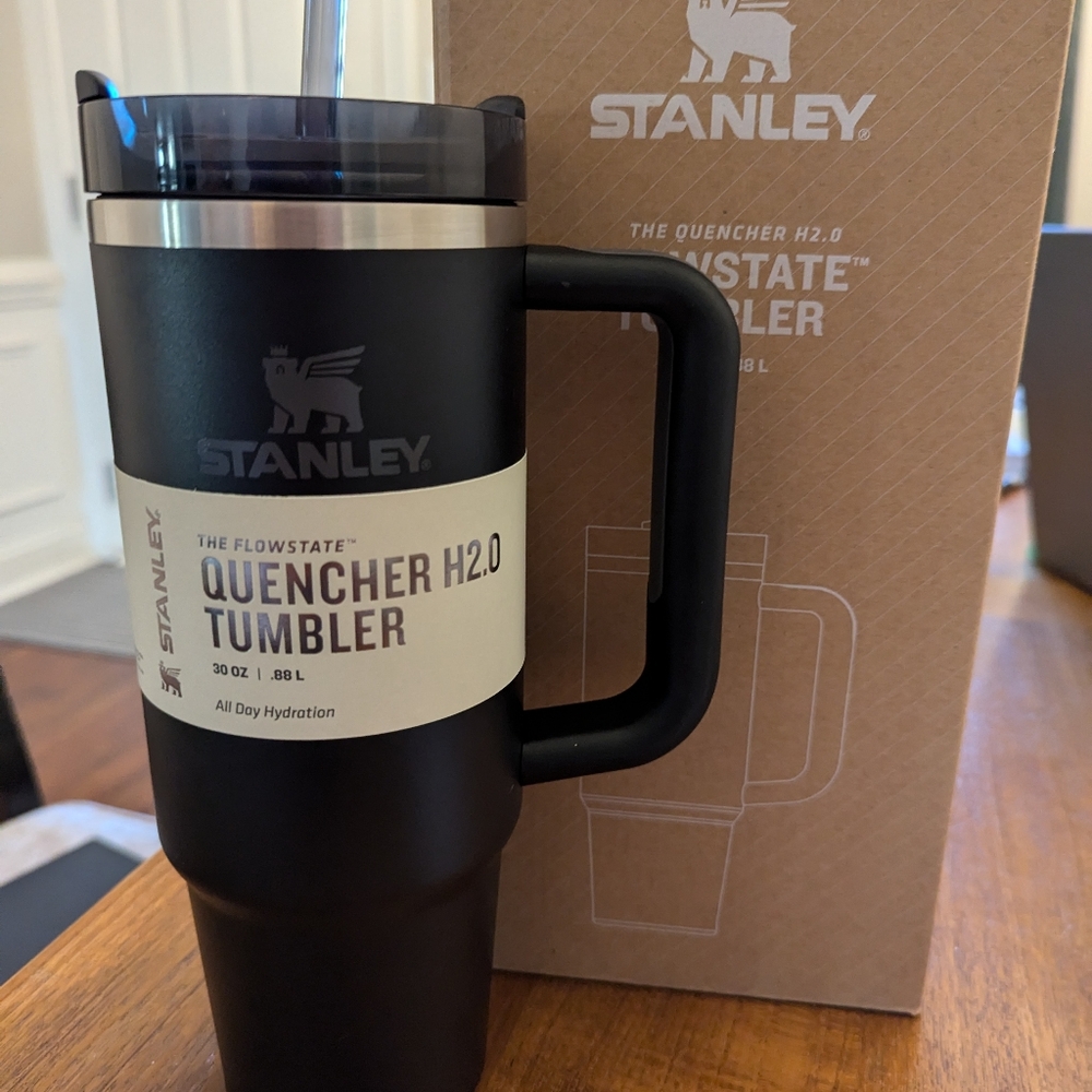 Stanley the Quencher H2.0 Flowstate Tumbler 30oz Black